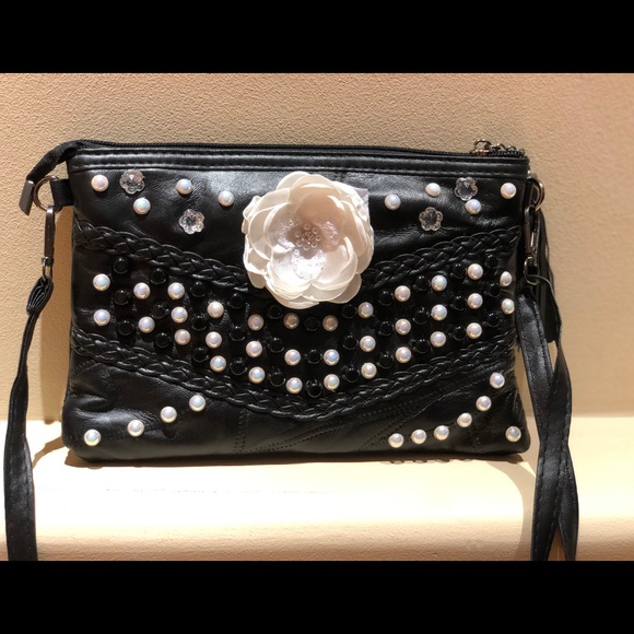 White Flower Black Purse - Picture 4 of 5